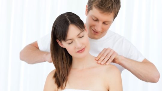 Découvrir les trois principaux bienfaits du massage sensuel dans un salon de massage